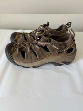 KEEN Size 7 Women’s Brown Sandals Shoes